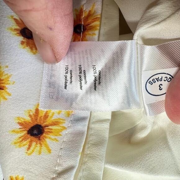 WeWoreWhat Mini Slip Skirt Size Medium Satin it Ditsy Daisy Y2K Daisies Floral - Picture 11 of 11